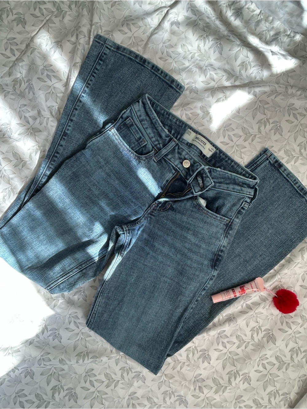 Hollister mid-rise relaxed boot fit jean